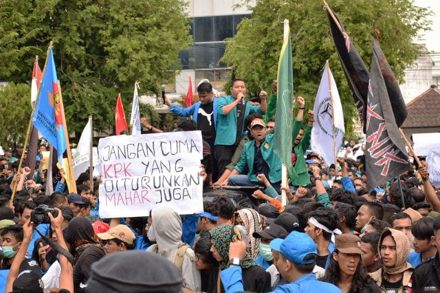 Demo mahasiswa tentang UU KPK